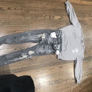 I’m selling this mike amiri it’s a size m pants 30 the long sleeve is a M